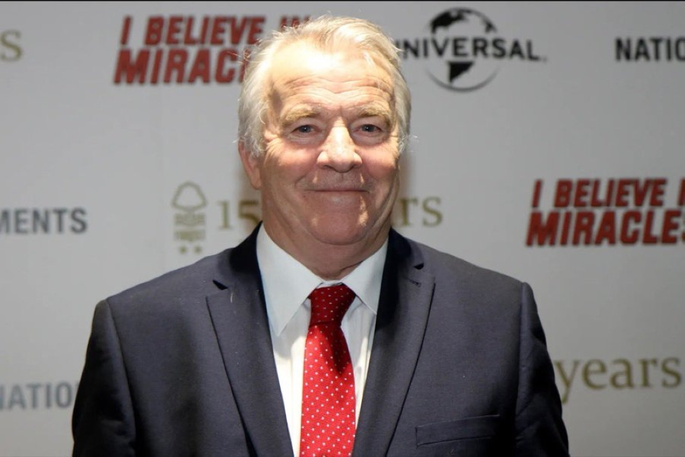 وفاة جون روبرتسون أسطورة نوتنجهام فورست وبطل أوروبا مرتين