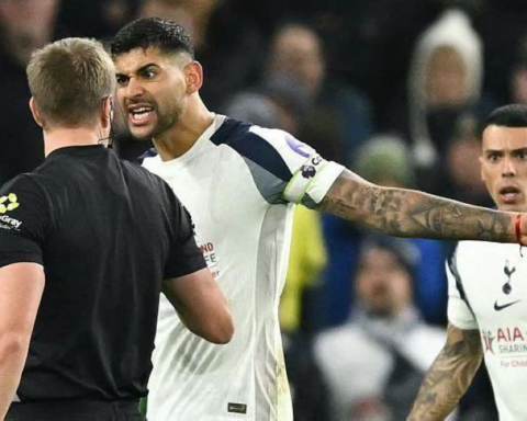 الاتحاد الإنجليزي يتهم روميرو بسوء السلوك بعد طرد ليفربول