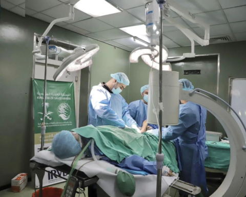 مركز الملك سلمان للإغاثة يجري 50 عملية جراحية في غزة