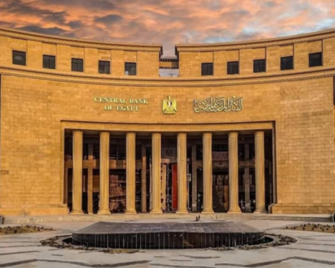 المركزي المصري يخفض الفائدة 1%.. التفاصيل والتأثير الاقتصادي
