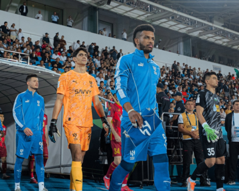 غياب علي البليهي عن مباراة الهلال والخليج: الأسباب والتفاصيل