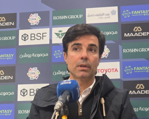 ماريو سيلفا يتحدى الإقالة من النجمة بعد خسارة نيوم