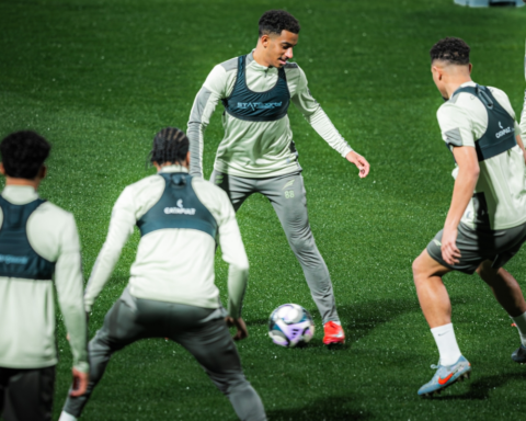 تحضيرات الفتح لمواجهة الأهلي في دوري روشن: خطة غوميز