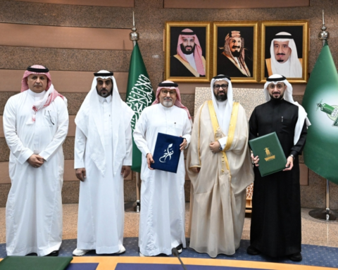 جامعة الملك عبدالعزيز وتراحم: شراكة لتأهيل أسر السجناء