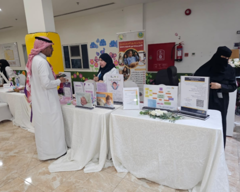 فوائد احتضان الطفل الخديج: وقاية من الإعاقة وتأخر النمو