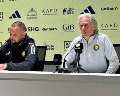 مدرب النصر يعلن عودة سيماكان ويرد على صفقة الحمدان