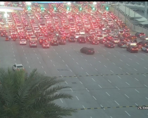 زحام جسر الملك فهد: زمن العبور للسعودية يقفز لـ 40 دقيقة