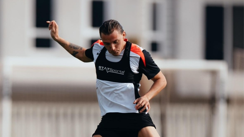 القادسية يواجه ضمك في دوري روشن: استعدادات كاملة وطموح الفوز