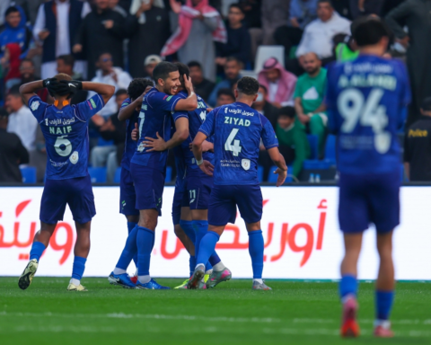 الفتح يهزم الأهلي 2-1 في دوري روشن السعودي