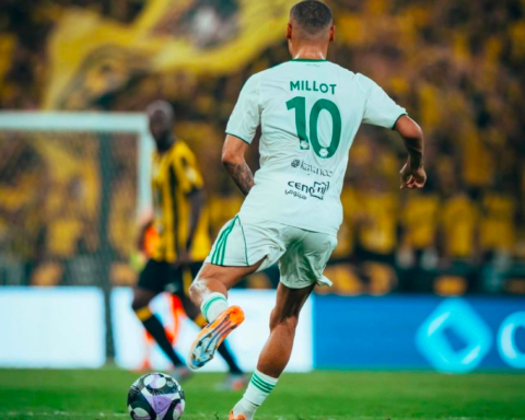 غياب إنزو ميو عن مباراة الأهلي والفيحاء في دوري روشن