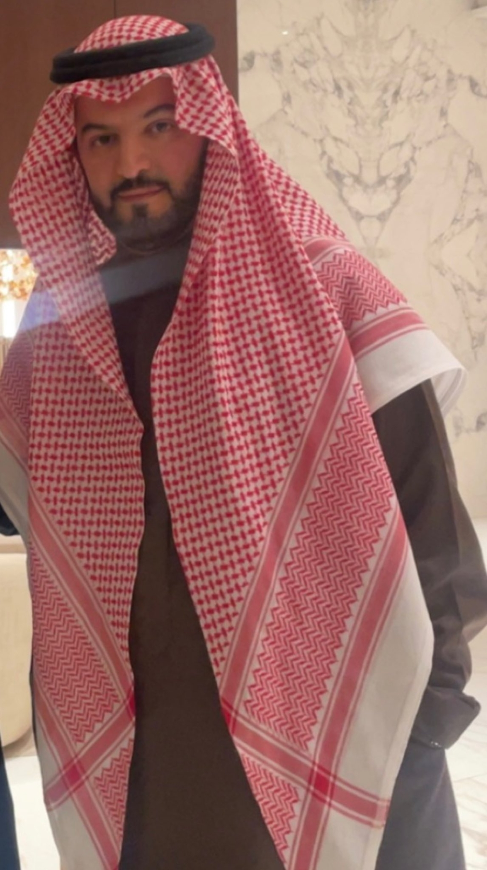 فهد بن نافل يدعم الهلال من مدرجات المملكة أرينا ضد الخليج