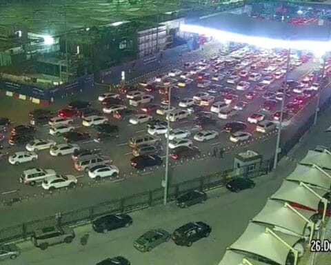 جسر الملك فهد: اشتراط البصمة يرفع زمن العبور والازدحام