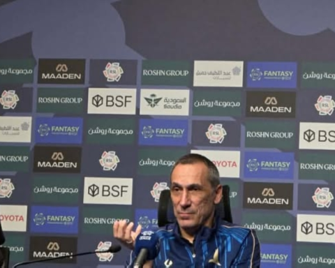 دونيس يعلق على خسارة الخليج أمام الهلال وأسباب الغيابات