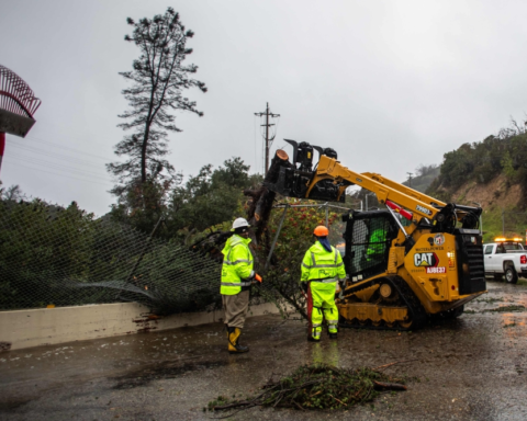 عاصفة ثلجية بأمريكا تلغي آلاف الرحلات بعطلة عيد الميلاد