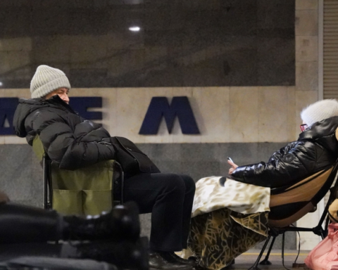 انفجارات كييف وتأهب جوي قبل لقاء زيلينسكي وترامب