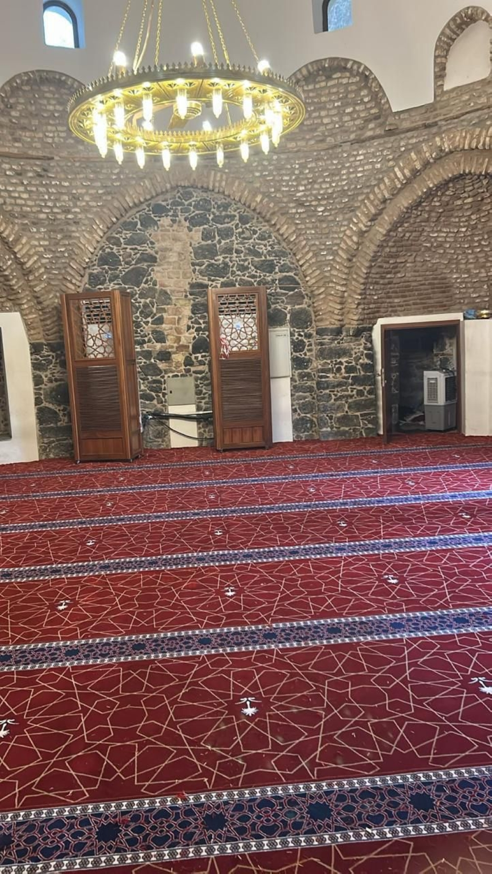 فرش مساجد المدينة التاريخية بـ 6 آلاف متر سجاد فاخر