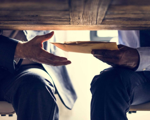 السعودية: ضوابط جديدة لتجميد أموال الإرهاب بالجمعيات والصناديق