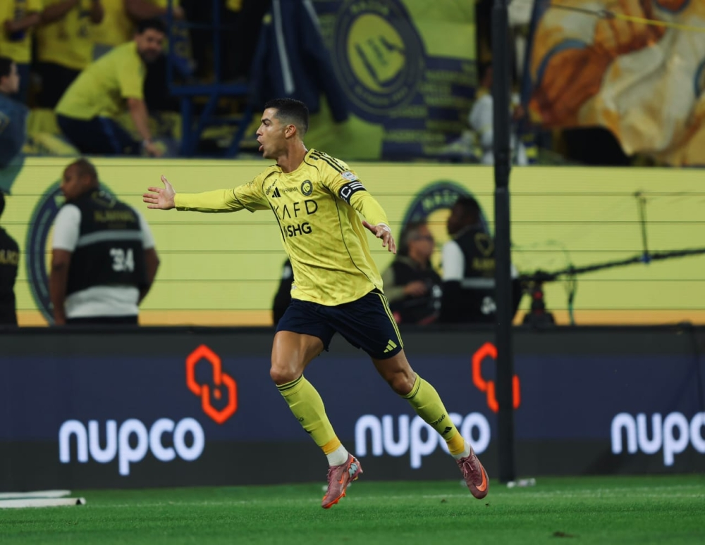 نقاش رونالدو وحكم مباراة النصر والأخدود.. التفاصيل الكاملة