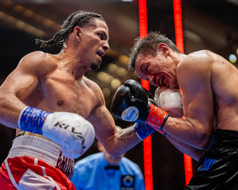 ناويا إينوي يهزم بيكاسو في ليلة الساموراي بموسم الرياض 2025