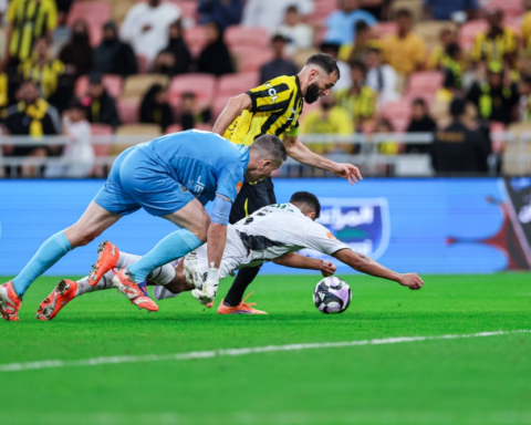 الغواسيل يكشف تفاصيل حديثه مع بنزيما بعد مباراة الشباب والاتحاد