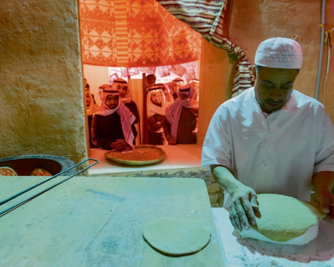 اشتراطات المخابز الجديدة: مهلة 18 شهراً وتوحيد الواجهات