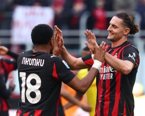 ميلان يتصدر الدوري الإيطالي بفوز كبير على فيرونا 3-0