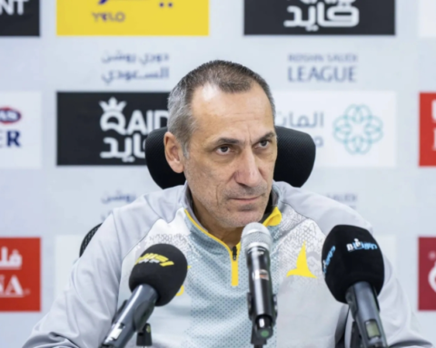 دونيس يوضح سبب غياب جوشوا كينج وتوقعات مباراة الخليج والفتح