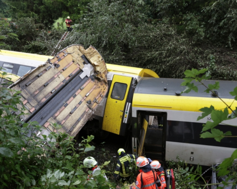 نجاة 241 راكباً.. تفاصيل خروج قطار عن مساره جنوبي المكسيك