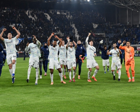 إنتر يستعيد صدارة الدوري الإيطالي وميلان ونابولي يلاحقانه