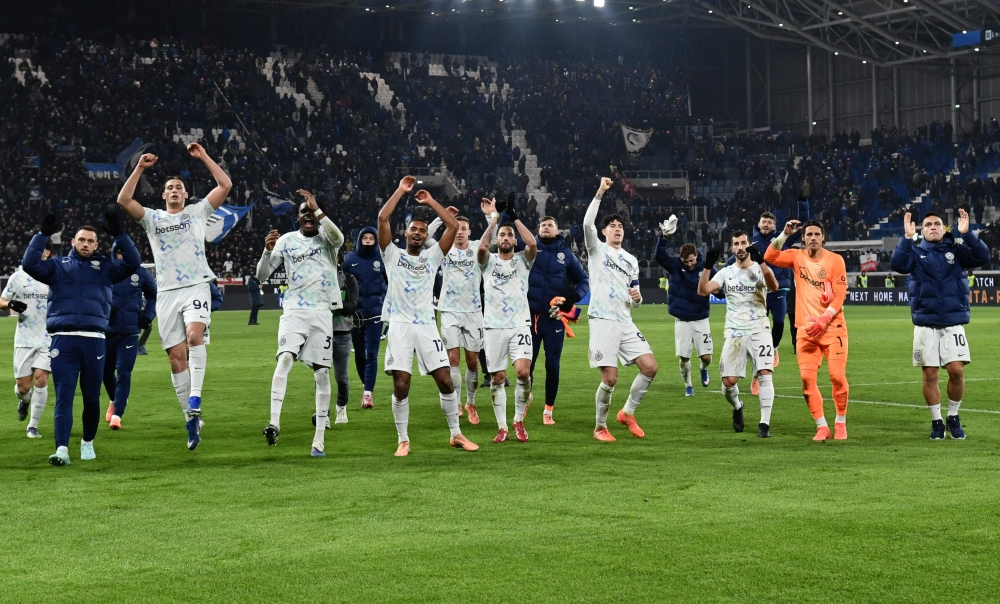 إنتر يستعيد صدارة الدوري الإيطالي وميلان ونابولي يلاحقانه