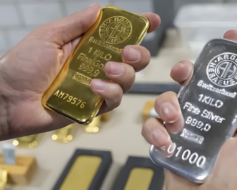 تراجع أسعار الذهب اليوم والفضة تستقر قرب 80 دولاراً