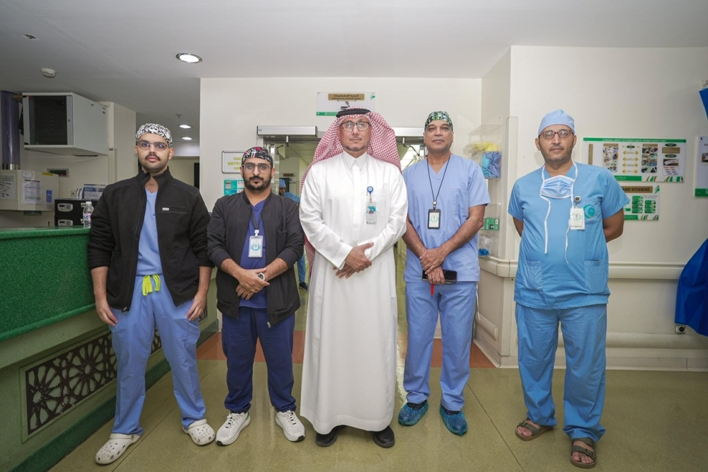 إنجاز طبي بمكة: علاج فتق سري معقد بتقنية الشد الأفقي