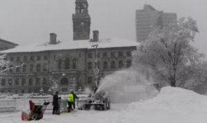 عاصفة شتوية تضرب أمريكا: ثلوج ورياح عاتية تهدد الملايين