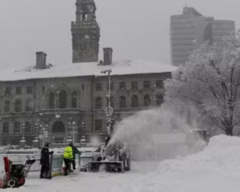 عاصفة شتوية تضرب أمريكا: ثلوج ورياح عاتية تهدد الملايين