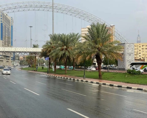 أمطار خفيفة على مراكز محافظة الوجه في تبوك اليوم