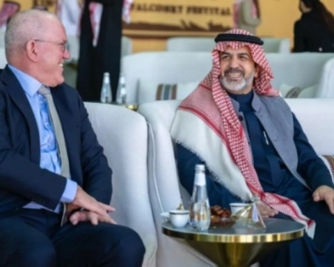 سفير هولندا يزور مهرجان الملك عبدالعزيز للصقور ويشيد بالتقنيات