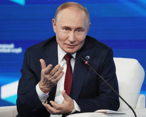 زيلينسكي ينفي استهداف مقر بوتين: كذبة روسية لنسف المفاوضات