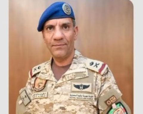 تحالف دعم الشرعية يستهدف أسلحة مهربة في ميناء المكلا