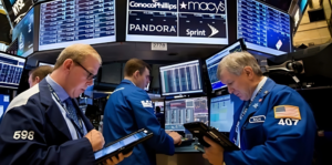 الأسهم العالمية 2025: التعدين يصعد وتراجع التكنولوجيا