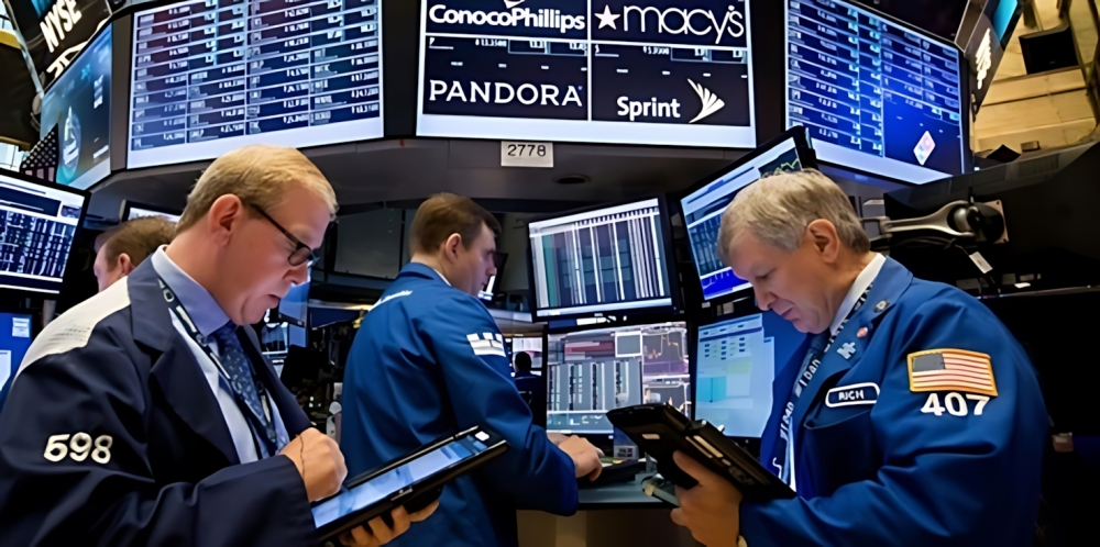 الأسهم العالمية 2025: التعدين يصعد وتراجع التكنولوجيا