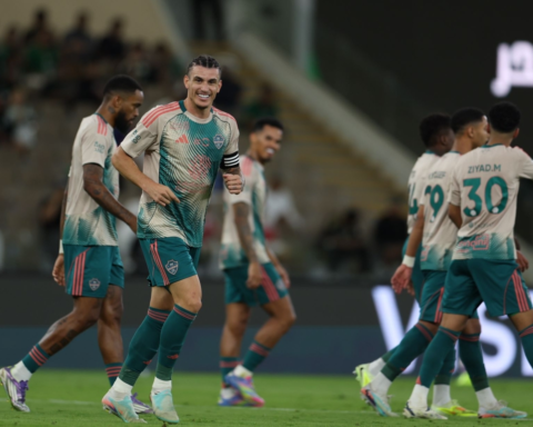 غياب روجير إيبانيز عن مباراة الأهلي والنصر في دوري روشن