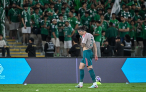 يايسله ينتقد طرد إيبانيز ويحذر من تأثيره أمام النصر