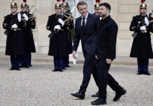 فرنسا تنفي أدلة استهداف بوتين وزيلينسكي يرد