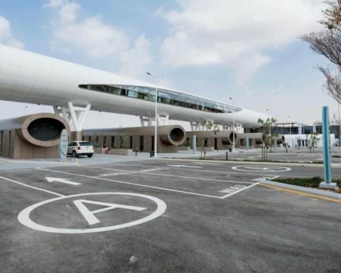 الصحة تدشن مراكز تأكد بالرياض لفحص كورونا من السيارة