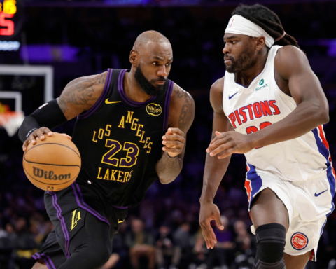 خسارة ليكرز في عيد ميلاد ليبرون جيمس الـ41 أمام بيستونز