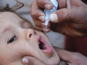 تراجع شلل الأطفال في باكستان 2025: انخفاض الإصابات للنصف
