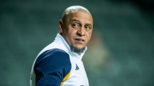 تطورات حالة روبيرتو كارلوس الصحية بعد جراحة القلب الطارئة