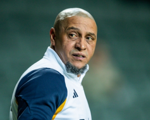 تطورات حالة روبيرتو كارلوس الصحية بعد جراحة القلب الطارئة