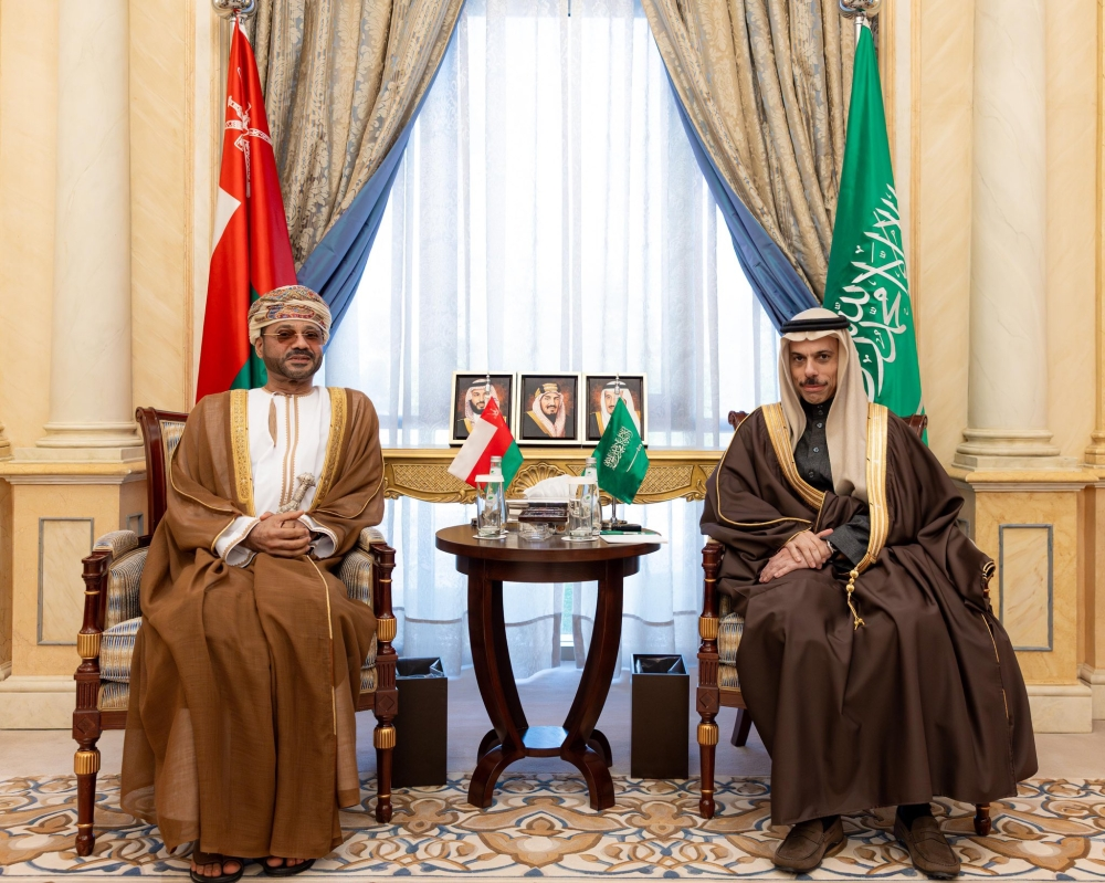 وزير الخارجية السعودي يلتقي نظيره العماني لبحث مستجدات المنطقة