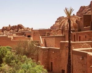 جولة الفنون الجدارية في البلدة القديمة بالعلا: تراث وتاريخ